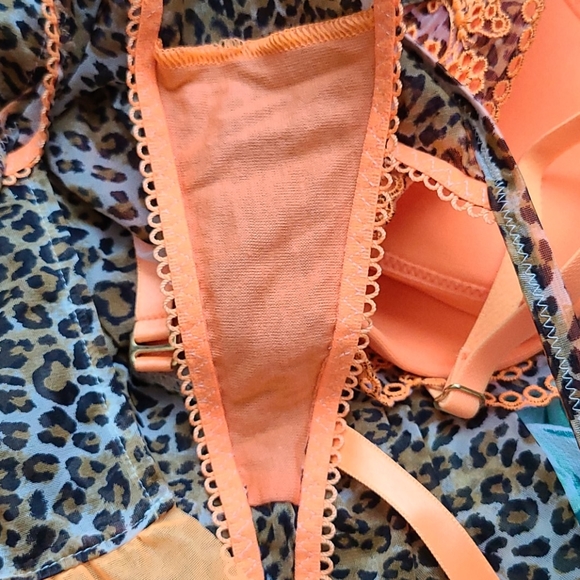 Victoria's Secret Cheetah Set - Picture 14 of 16